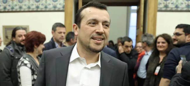 En lançant une réforme de l'audiovisuel privé, le ministre d'État Nikos Pappas s'est attiré les foudres de la presse et de l'opinion publique. Crédits photo : REX/SIPA


