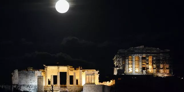 De Kuala Lumpur à Athènes, la pleine Lune de périgée en images.