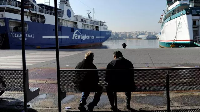 En appliquant les politiques imposée par les créanciers de la Grèce, Alexis Tsipras fait face à des mouvements sociaux. Photo d'illustration: le 24 novembre 2016, grève au port du Pirée.


