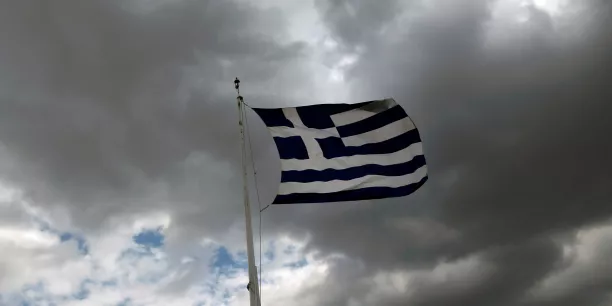 Des milliers de Grecs ont pris part à des manifestations conduites par les syndicats ainsi qu'à une grève générale, mais la majorité gouvernementale de gauche devrait approuver le budget malgré les réticences de nombreux députés. (Crédits : REUTERS/Alkis Konstantinidis/File Photo)


