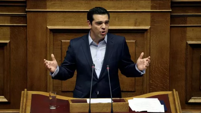 Le premier ministre grec, Alexis Tsipras, devant le parlement, à Athènes. crédits: REUTERS/Alkis Konstantinidis Crédits photo : ALKIS KONSTANTINIDIS/REUTERS



