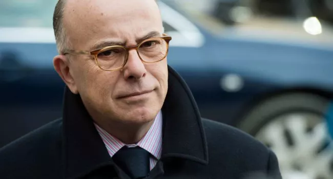 Cazeneuve a affirmé que la France allait "agir au sein de l'UE pour que les faits soient rétablis, pour que les pays de l'UE aient des positions équilibrées et justes et pour que la Grèce soit soutenue par l'UE et au premier rang le gouvernement français". - CHAMUSSY/ SIPA


