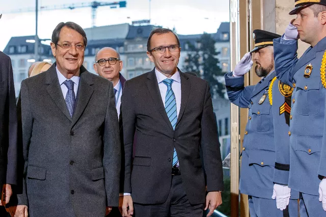 Le président de la République de Chypre, Nicos Anastasiades et l'émissaire de l'ONU Espen Barth Eide, ancien ministre norvégien des Affaires étrangères, à leur arrivée à l'ONU le 9 janvier 2017. (KEYSTONE/Salvatore Di Nolfi)


