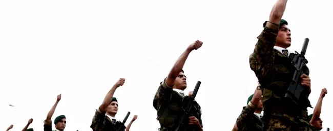 Des soldats défilent pour la fête de l'indépendance à Nicosie. (AFP)


