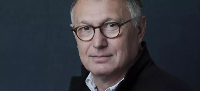 Membre du jury Renaudot, Patrick Besson est romancier et journaliste. Il signe notamment une chronique hebdomadaire dans Le Point. Crédits photo : Bruno Klein


