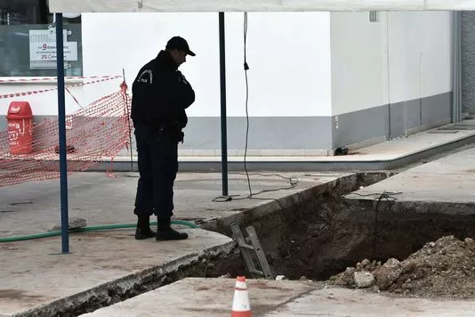 Une bombe de la seconde guerre mondiale, contenant près de 250 kg d'explosif, a été retrouvée près d'une station-service à Thessalonique, en Grèce. Soixante-dix mille habitants doivent être évacués pour sa neutralisaiton.


