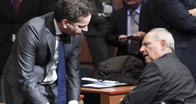 L'Eurogroupe va à nouveau tenter ce lundi -sans grand optimisme- de lever les points de blocage qui persistent depuis des mois sur le dossier grec (à gauche : le président de l'eurogroupe, Jeroen Dijsselbloem ; à droite : le ministre allemand des Finances, Wolfgang Schäuble) - SIPA


