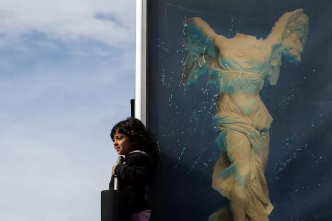 Une petite fille lors d'une manifestation de réfugiés, à l'ancien aéroport d'Hellinikon, à Athènes, le 6 février.


