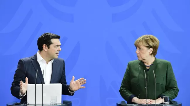 Le premier ministre grec, Alexis Tsipras et Angela Merkel, la chancelière allemande, à Berlin le 16 décembre. Crédits photo : TOBIAS SCHWARZ/AFP


