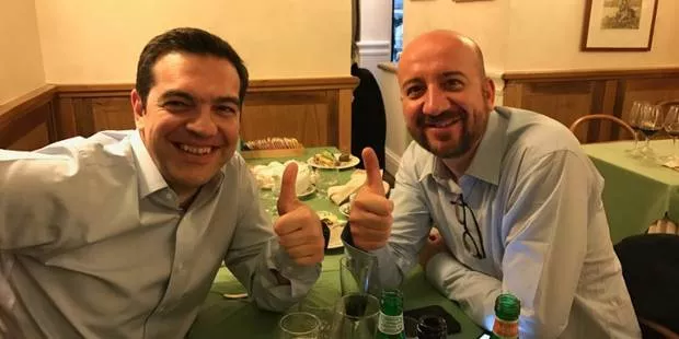 Quand Alexis Tsipras et Charles Michel regardent Belgique-Grèce ensemble.