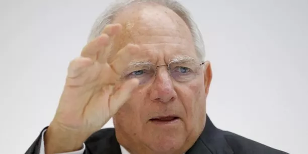 "Si le gouvernement grec respecte tous les accords, les ministres des Finances européens pourraient finir l'évaluation le 22 mai et permettre le déblocage de la prochaine tranche" d'aide (5,4 milliards d'euros, Ndlr), assure Wolfgang Schäuble. (Crédits : © Fabrizio Bensch / Reuters)


