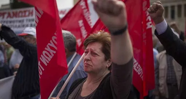 Lundi, des manifestations s'étaient tenues à Athènes, pour protester contre les coupes budgétaires.



