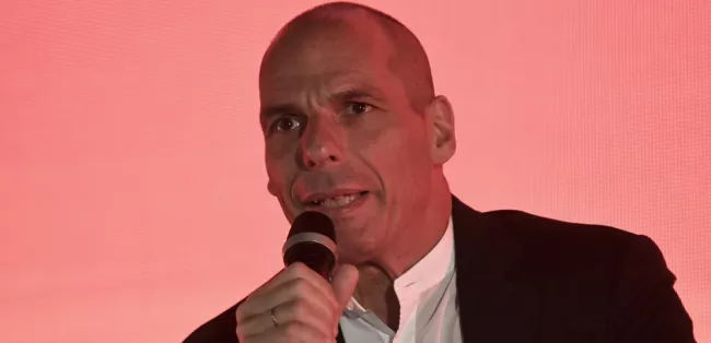 Varoufakis : "Macron n'est pas pire que Chirac, Le Pen pas meilleure que son père".