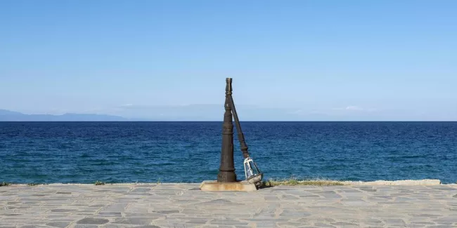 "Le salut viendra de la mer" : une île grecque dans la tempête.