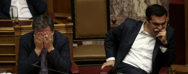 Le premier ministre Alexis Tsipras and le ministre des finances Euclid Tsakalotos durant la session au Parlement, le 18 mai./REUTERS © ALKIS KONSTANTINIDIS


