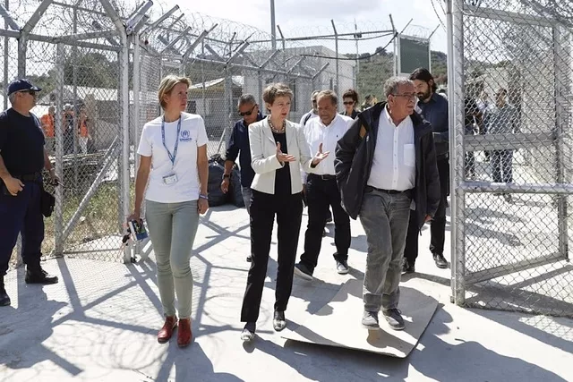 Simonetta Sommaruga sur l'île de Lesbos: «La situation pour les familles ou les mineurs non accompagnés y est difficile.» Image: Keystone


