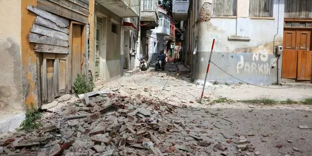 Important séisme en mer Egée: Un mort et des dizaines de blessés.