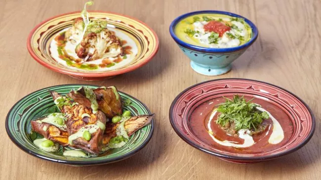 Les savoureux mezze servis dans une jolie vaisselle marocaine chez Tavline (Paris IVe). Crédits photo : Tavline


