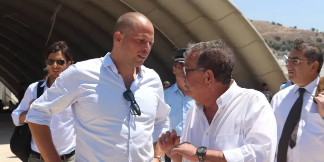 Asile: Theo Francken passe un marché avec la Grèce.