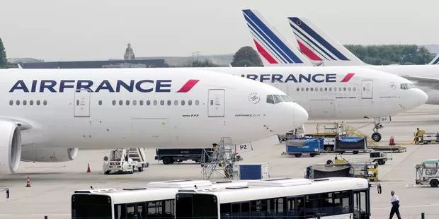 En route depuis Paris pour Copenhague, elle atterrit à Athènes.