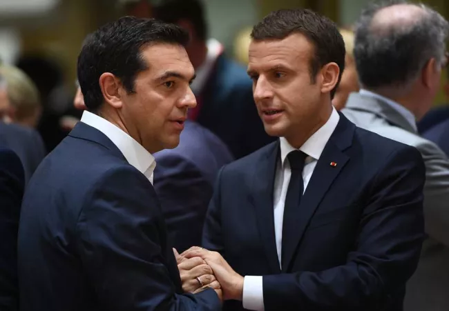 Macron à Athènes pour boucler la boucle de la crise de la zone euro.