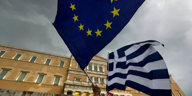 C'est une question politique "relevant des Etats membres de la zone euro", et pas de la BCE ni des banques centrales nationales, souligne Mario Draghi dans un courrier à un eurodéputé grec. (Crédits : Reuters Yannis Behrakis)


