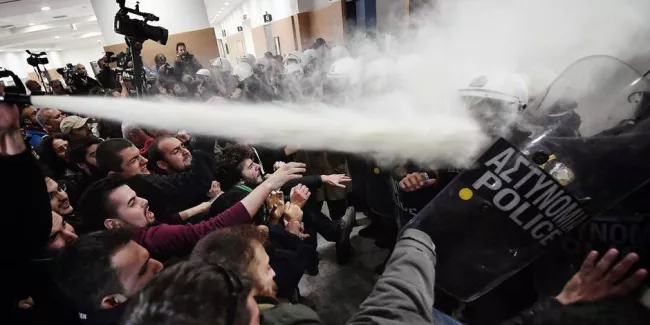 En Grèce, le drame des saisies immobilières.