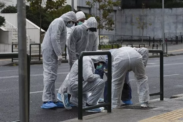 La police scientifique a investi les lieux de l'explosion. (Vendredi 22 décembre 2017) Image: AFP


