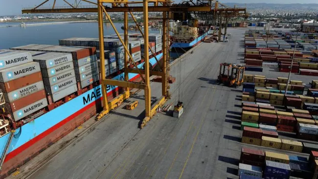 CMA CGM copropriétaire du port de Thessalonique.