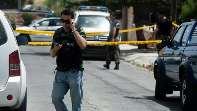 Un policier chypriote, le 28 mai 2015 à Larnaca


