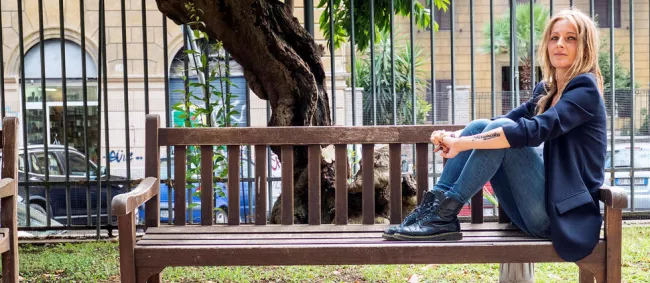 Andrea Marcolongo remet le grec ancien au goût du jour. © ROSEBUD 2 / rosebud2 / DALLE APRF/ ROSEBUD 2


