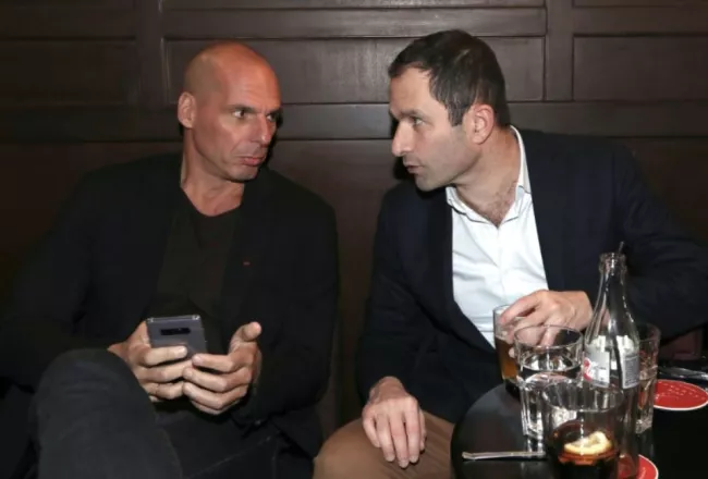 Yánis Varoufákis et Benoît Hamon, le 21 juin à Paris.


