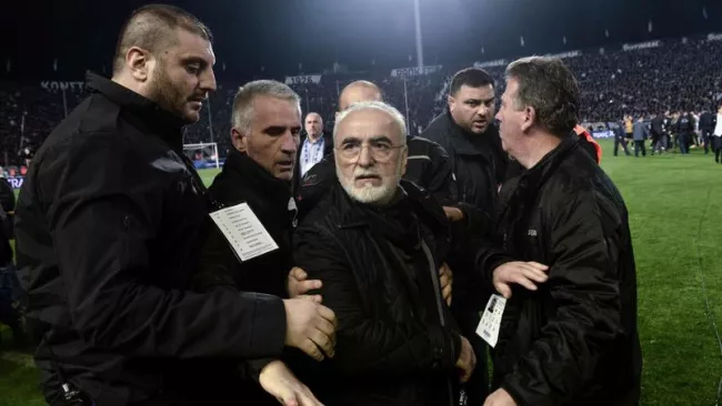 L'oligarque au pistolet fait trembler la Grèce.