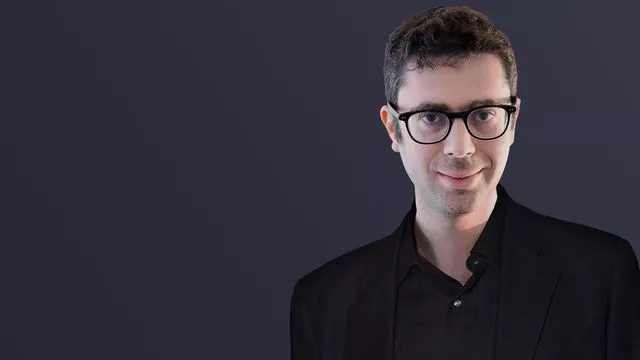 Economiste et essayiste, Nicolas Bouzou est fondateur et directeur du cabinet de conseil Asterès.


