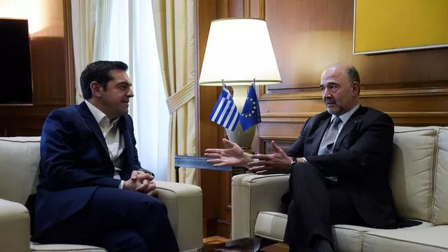 Le premier ministre grec Alexis Tsipras et le commissaire européen aux Affaires économiques Pierre Moscovici, le 8 février 2018 à Athènes


