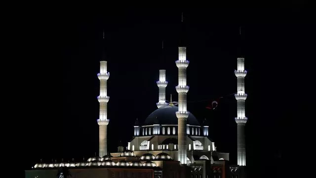 Vue de la mosquée Hala Sultan, près de Nicosie-Nord, dans la partie chypriote-turque de l'île divisée de Chypre, le 7 juillet 2018


