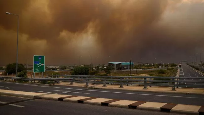 Au moins 79 morts dans de violents incendies en Grèce.