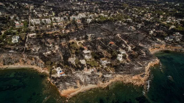 La station balnéaire de Mati, près d'Athènes, a été dévastée par les incendies, ici le 26 juillet 2018


