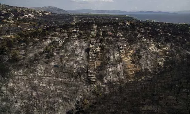 A la suite des incendies meutriers de Mati, notamment, le gouvernement grec a promis d'accélérer la destruction de plus de 3.000 constructions illégales dans la région d'Athènes.   - AFP/SAVVAS KARMANIOLAS 


