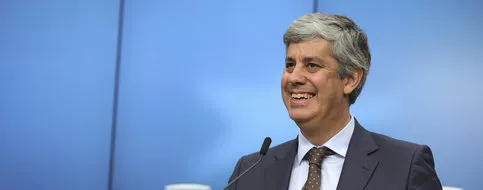 L'annonce a été faite par Mario Centeno, qui est ministre des Finances du Portugal et préside l'Eurogroupe. © AP / OLIVIER MATTHYS


