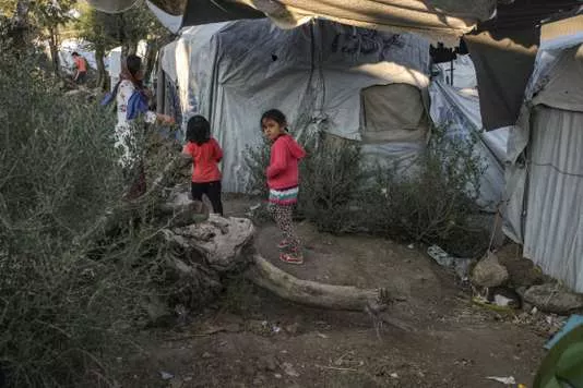 Pour la gouverneure de la région, la situation sur l'île de Moria est « dangereuse pour la santé publique et l'environnement ».


