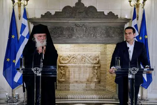 Le chef de l'Eglise grecque, l'archevêque Ieronymos, et le premier ministre Alexis Tsipras à Athènes, le 6 novembre.



