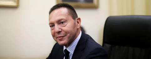 Yannis Stournaras, gouverneur de la Banque de Grèce. Le banquier central justifie le programme d'austérité que le pays a vécu depuis 2010 et affirme que l'optimisme est désormais de mise. © Alkis Konstantinidis/Reuters ©


