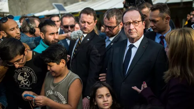 À Athènes, le retour à la politique de Hollande prend un peu plus corps.