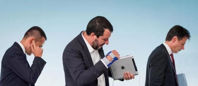 De gauche à droite, le ministre du Travail Luigi Di Maio, le ministre de l'Intérieur Matteo Salvini et le Premier ministre Giuseppe Conte. © Michele Spatari


