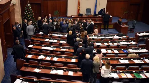 Macédoine: les députés ont voté pour le changement de nom.