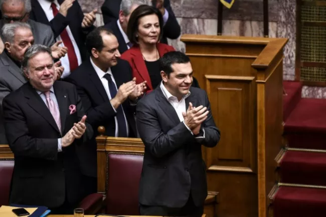 Le Parlement grec approuve le nouveau nom de la Macédoine.
