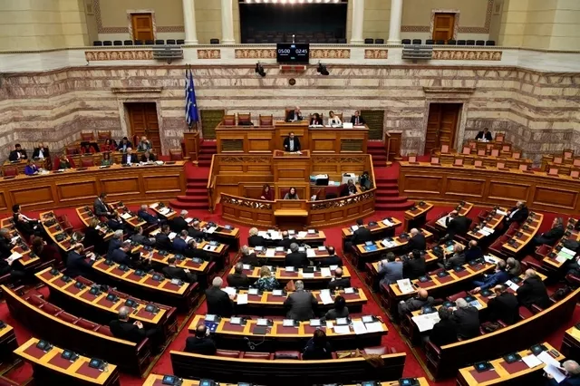 Plus de 151 députés sur 300 ont approuvé le nouveau nom de la Macédoine.


