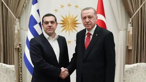 Le Premier ministre grec Alexis Tsipras et le président turc Recep Tayyip Erdogan à New York le 24 septembre 2018, sur une photographie transmise par la présidence turque.


