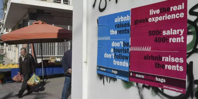 Athènes se « airbnbise », les habitants se révoltent.